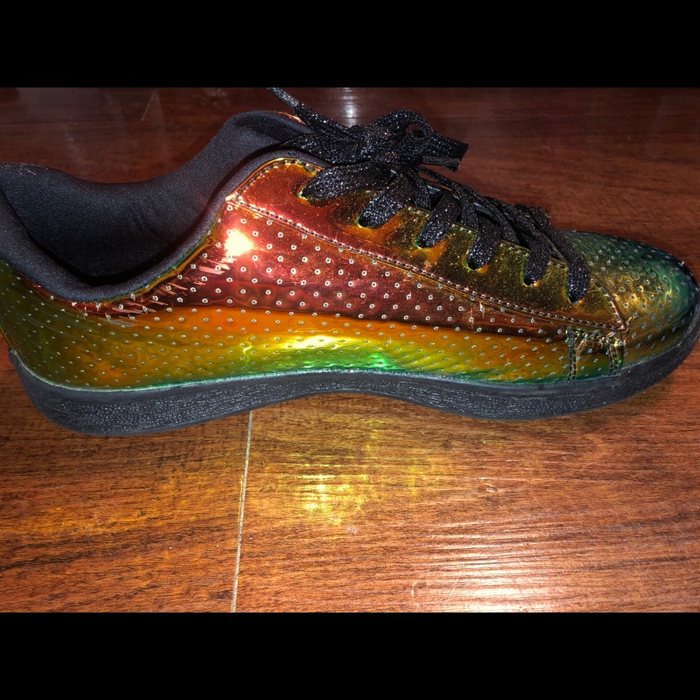 Qupid Metallic Sneakers